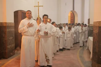 30 dia com Maria - Santa Missa e Coroação - Romeiros Devotos da Paróquia Nossa Senhora da Abadia Patrimônio (Uberlândia)