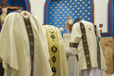 30 dia com Maria - Santa Missa e Coroação - Romeiros Devotos da Paróquia Nossa Senhora da Abadia Patrimônio (Uberlândia)
