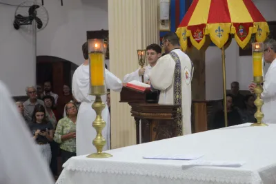 30 dia com Maria - Santa Missa e Coroação - Romeiros Devotos da Paróquia Nossa Senhora da Abadia Patrimônio (Uberlândia)