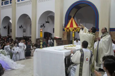 30 dia com Maria - Santa Missa e Coroação - Romeiros Devotos da Paróquia Nossa Senhora da Abadia Patrimônio (Uberlândia)