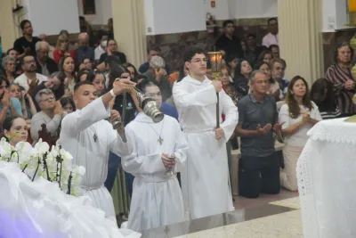 30 dia com Maria - Santa Missa e Coroação - Romeiros Devotos da Paróquia Nossa Senhora da Abadia Patrimônio (Uberlândia)