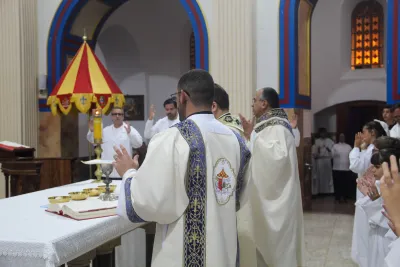 30 dia com Maria - Santa Missa e Coroação - Romeiros Devotos da Paróquia Nossa Senhora da Abadia Patrimônio (Uberlândia)