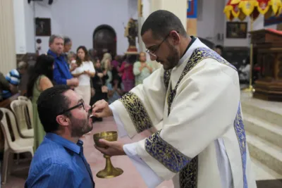 30 dia com Maria - Santa Missa e Coroação - Romeiros Devotos da Paróquia Nossa Senhora da Abadia Patrimônio (Uberlândia)
