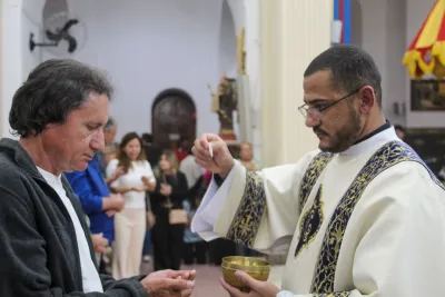 30 dia com Maria - Santa Missa e Coroação - Romeiros Devotos da Paróquia Nossa Senhora da Abadia Patrimônio (Uberlândia)