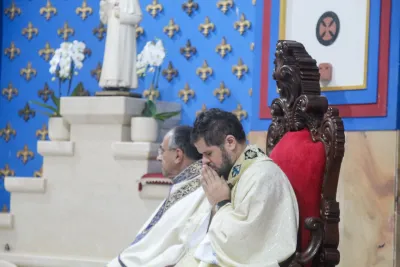 30 dia com Maria - Santa Missa e Coroação - Romeiros Devotos da Paróquia Nossa Senhora da Abadia Patrimônio (Uberlândia)