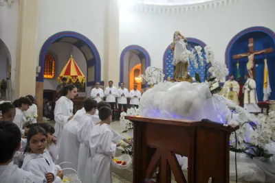 30 dia com Maria - Santa Missa e Coroação - Romeiros Devotos da Paróquia Nossa Senhora da Abadia Patrimônio (Uberlândia)