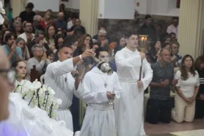 30 dia com Maria - Santa Missa e Coroação - Romeiros Devotos da Paróquia Nossa Senhora da Abadia Patrimônio (Uberlândia)