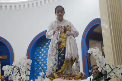 30 dia com Maria - Santa Missa e Coroação - Romeiros Devotos da Paróquia Nossa Senhora da Abadia Patrimônio (Uberlândia)
