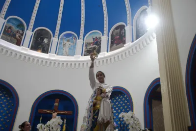 30 dia com Maria - Santa Missa e Coroação - Romeiros Devotos da Paróquia Nossa Senhora da Abadia Patrimônio (Uberlândia)