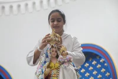 30 dia com Maria - Santa Missa e Coroação - Romeiros Devotos da Paróquia Nossa Senhora da Abadia Patrimônio (Uberlândia)