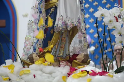 30 dia com Maria - Santa Missa e Coroação - Romeiros Devotos da Paróquia Nossa Senhora da Abadia Patrimônio (Uberlândia)