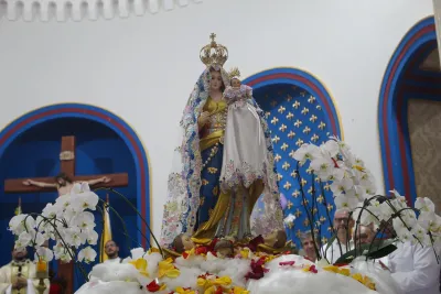 30 dia com Maria - Santa Missa e Coroação - Romeiros Devotos da Paróquia Nossa Senhora da Abadia Patrimônio (Uberlândia)
