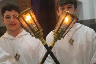 30 dia com Maria - Santa Missa e Coroação - Romeiros Devotos da Paróquia Nossa Senhora da Abadia Patrimônio (Uberlândia)