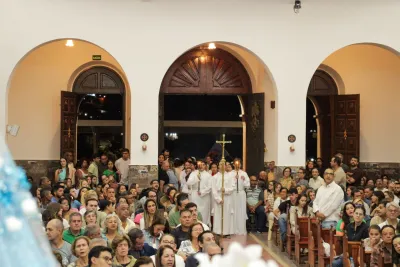30 dia com Maria - Santa Missa e Coroação - Romeiros Devotos da Paróquia Nossa Senhora da Abadia Patrimônio (Uberlândia)