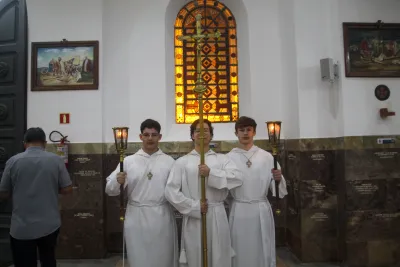 30 dia com Maria - Santa Missa e Coroação - Romeiros Devotos da Paróquia Nossa Senhora da Abadia Patrimônio (Uberlândia)