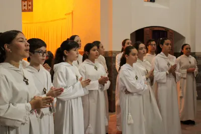 30 dia com Maria - Santa Missa e Coroação - Romeiros Devotos da Paróquia Nossa Senhora da Abadia Patrimônio (Uberlândia)