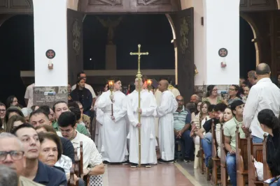 30 dia com Maria - Santa Missa e Coroação - Romeiros Devotos da Paróquia Nossa Senhora da Abadia Patrimônio (Uberlândia)