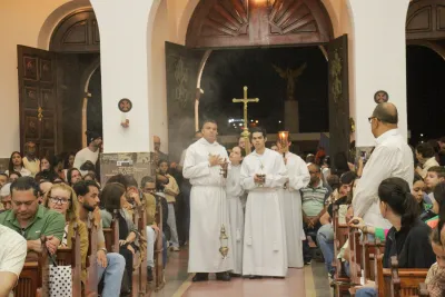 30 dia com Maria - Santa Missa e Coroação - Romeiros Devotos da Paróquia Nossa Senhora da Abadia Patrimônio (Uberlândia)