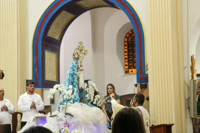 30 dia com Maria - Santa Missa e Coroação - Romeiros Devotos da Paróquia Nossa Senhora da Abadia Patrimônio (Uberlândia)