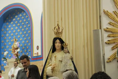 30 dia com Maria - Santa Missa e Coroação - Romeiros Devotos da Paróquia Nossa Senhora da Lapa (Vazante)