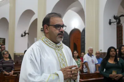30 dia com Maria - Santa Missa e Coroação - Romeiros Devotos da Paróquia Nossa Senhora da Lapa (Vazante)