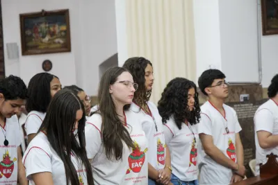 30 dia com Maria - Santa Missa e Coroação - Romeiros Devotos da Paróquia Nossa Senhora da Lapa (Vazante)