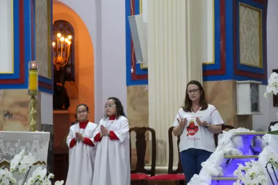 30 dia com Maria - Santa Missa e Coroação - Romeiros Devotos da Paróquia Nossa Senhora da Lapa (Vazante)