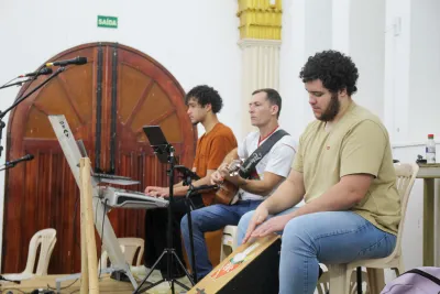 30 dia com Maria - Santa Missa e Coroação - Romeiros Devotos da Paróquia Nossa Senhora da Lapa (Vazante)