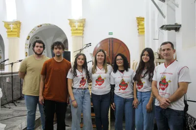 30 dia com Maria - Santa Missa e Coroação - Romeiros Devotos da Paróquia Nossa Senhora da Lapa (Vazante)