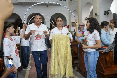 30 dia com Maria - Santa Missa e Coroação - Romeiros Devotos da Paróquia Nossa Senhora da Lapa (Vazante)