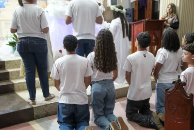 30 dia com Maria - Santa Missa e Coroação - Romeiros Devotos da Paróquia Nossa Senhora da Lapa (Vazante)