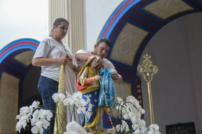 30 dia com Maria - Santa Missa e Coroação - Romeiros Devotos da Paróquia Nossa Senhora da Lapa (Vazante)
