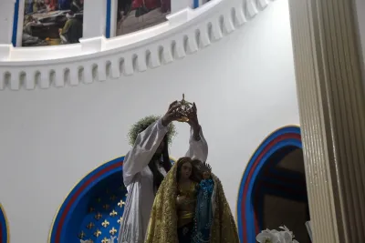 30 dia com Maria - Santa Missa e Coroação - Romeiros Devotos da Paróquia Nossa Senhora da Lapa (Vazante)