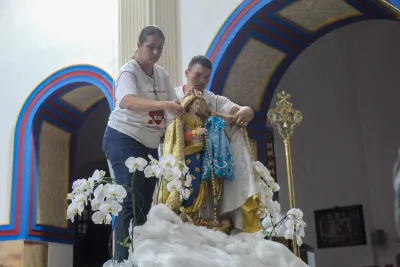 30 dia com Maria - Santa Missa e Coroação - Romeiros Devotos da Paróquia Nossa Senhora da Lapa (Vazante)