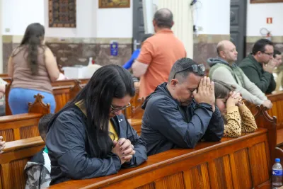 30 dia com Maria - Santa Missa e Coroação - Romeiros Devotos da Paróquia Nossa Senhora da Lapa (Vazante)