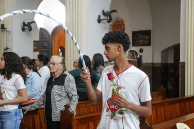 30 dia com Maria - Santa Missa e Coroação - Romeiros Devotos da Paróquia Nossa Senhora da Lapa (Vazante)