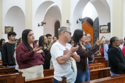 30 dia com Maria - Santa Missa e Coroação - Romeiros Devotos da Paróquia Nossa Senhora da Lapa (Vazante)