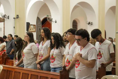 30 dia com Maria - Santa Missa e Coroação - Romeiros Devotos da Paróquia Nossa Senhora da Lapa (Vazante)