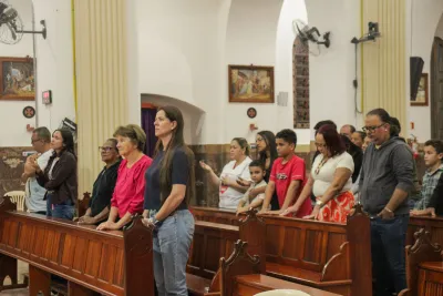 30 dia com Maria - Santa Missa e Coroação - Romeiros Devotos da Paróquia Nossa Senhora da Lapa (Vazante)