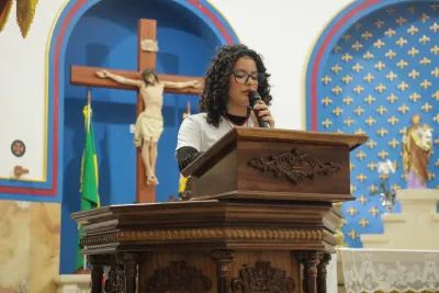 30 dia com Maria - Santa Missa e Coroação - Romeiros Devotos da Paróquia Nossa Senhora da Lapa (Vazante)