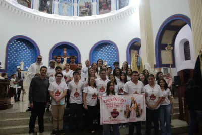 30 dia com Maria - Santa Missa e Coroação - Romeiros Devotos da Paróquia Nossa Senhora da Lapa (Vazante)