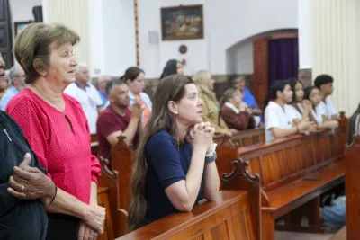30 dia com Maria - Santa Missa e Coroação - Romeiros Devotos da Paróquia Nossa Senhora da Lapa (Vazante)