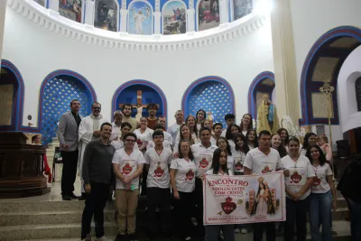 30 dia com Maria - Santa Missa e Coroação - Romeiros Devotos da Paróquia Nossa Senhora da Lapa (Vazante)