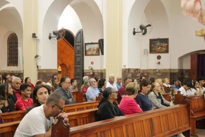 30 dia com Maria - Santa Missa e Coroação - Romeiros Devotos da Paróquia Nossa Senhora da Lapa (Vazante)