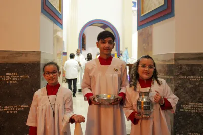 30 dia com Maria - Santa Missa e Coroação - Romeiros Devotos da Paróquia Nossa Senhora da Lapa (Vazante)