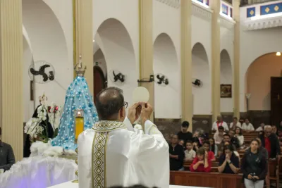 30 dia com Maria - Santa Missa e Coroação - Romeiros Devotos da Paróquia Nossa Senhora da Lapa (Vazante)