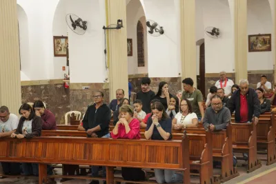 30 dia com Maria - Santa Missa e Coroação - Romeiros Devotos da Paróquia Nossa Senhora da Lapa (Vazante)