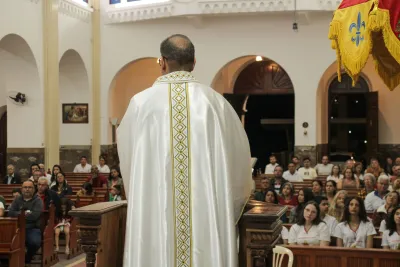 30 dia com Maria - Santa Missa e Coroação - Romeiros Devotos da Paróquia Nossa Senhora da Lapa (Vazante)