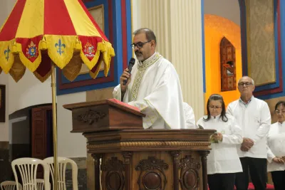 30 dia com Maria - Santa Missa e Coroação - Romeiros Devotos da Paróquia Nossa Senhora da Lapa (Vazante)