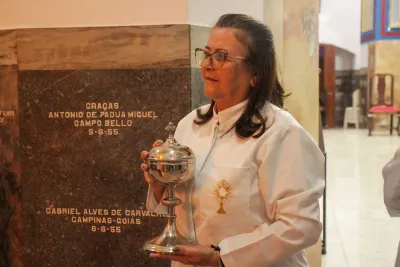 30 dia com Maria - Santa Missa e Coroação - Romeiros Devotos da Paróquia Nossa Senhora da Lapa (Vazante)